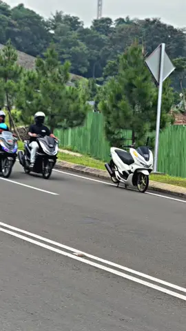 Hihihi pembenci#pcxparungid #pcx160ล้อ17แต่งสวย #pcxcbuล้อ17แต่ง #fypシ #abcxyz 