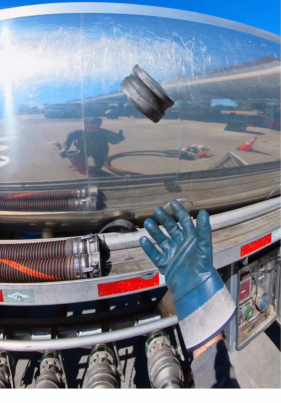 📍 Peoria, AZ ⛽️ 6,000 gals. unleaded • 2,500 gals. premium 💰 $30,000 load #trucklife #arizona #asmrsounds #asmr #bluecollar 