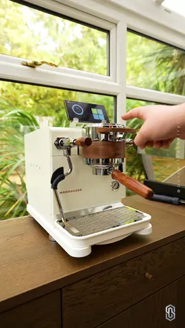 Wendougee Data! Time to give this one a spin and see how it goes 💫 . Stay tuned for the full review on YouTube 💯 . Wish you a lovely day!  . #wendougee #wendougeedata #Espressomachine #ourcoffeeshelter #reels 