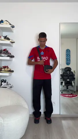 Styling my new jersey 🔴🔵                  Flocage officiel de dembouz, ballon d’or 2025 dispo sur @11teamsports.fr avec le code MAXENCE5 profite également de 5% de réduction ✅ #fyp #pourtoi #OOTD #outfit #11teamsport 