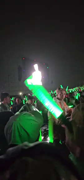 lúc mua vé nào biết được sít rịt cỡ này🙉  cảm ơn chị H cùng zone đã quay chiếc suộc nét căng nì🫶#anhtraivuotnganchonggai #concertanhtraivuotnganchonggai #tangphuc  #anhtraivuotnganchonggaid6 