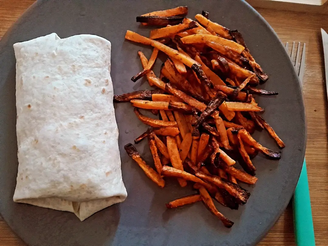 🧊 Eau 🫔🥕Wrap maison - frites de carottes au air fryer  🍎1 pomme #dejeuner #reequilibragealimentaire #motivation #pertedepoids 