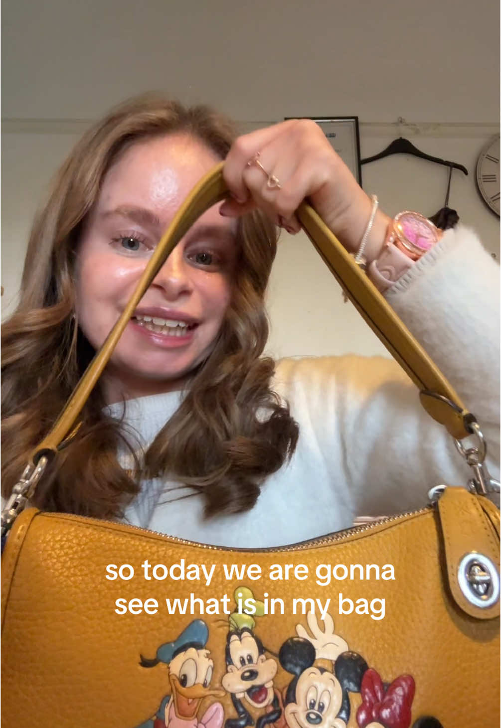 Guess what girlies it’s finally time for an ASMR video and a what’s in my bag 💼 sorry it took sooo long but I hope you enjoy!! This is my first time doing it soo be nice to mee🤣😭 #fyp #asmr 