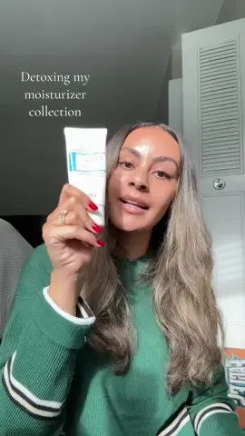 The amount of moisturizers that I was using that had so many harmful ingredients in them 😮 Thankfully @Farmacy Beauty never fails me 💕 • • • #farmacybeauty #nontoxicliving #nontoxicbeauty #preconceptionjourney #preconception 