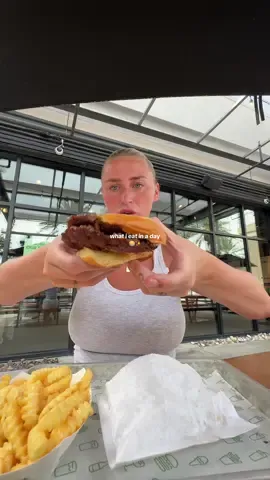 wieiad on our last day in orlando 🥺 @Shake Shack UK CAN U COME TO MANCHESTER PLZ ❤️❤️❤️ #wieiad #mukbang #eatwithme #realisticeating 