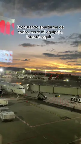 Nunca habrá un camino, donde pueda detenerme y no pensarte 🤞🏼 #loszuleta #vallenatodelbueno #vallenato #avion #aeropuerto 
