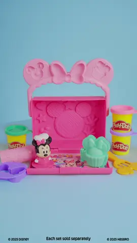 Your one-stop-shop for creativity AND storage (a parent’s dream 🤩)! From creating BOW-tiful pretend treats with Minnie Mouse to helping Mickey with sensory garage tools. Pack up & take on-the-go 👏   Each playset sold separately. #disney #mickeymouseclubhouse #playdoh
