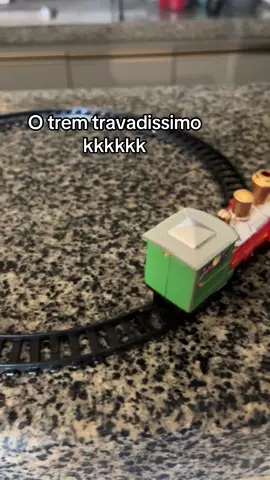 Estava só testando ele e coloquei a rodinha no lugar errado kkkk dps vou montar certinho#natal #decoracaodecasa #vilanatalina 