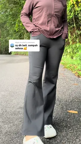Replying to @ylnrl tahan lasak ,tahn lama😁material pon selesa pakai!!#bootcutmurah#bootcutpant#seluaryoga#yogapants#seluarjogging#joggingoutfit#seluarbootcut 