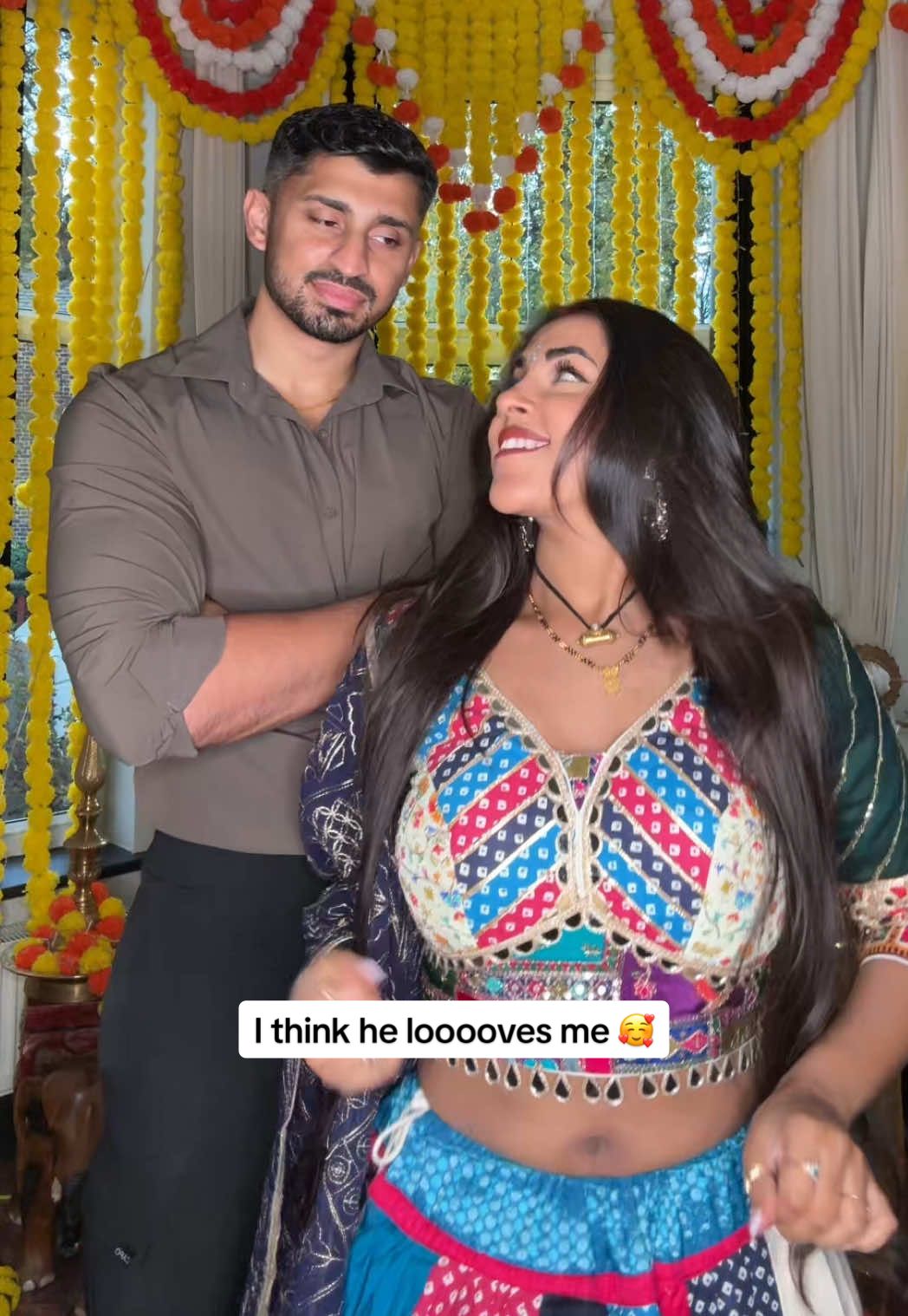 Songi again but this time with more sass and less shy 😆😜 we ever gunna get him to dance with me?  DC: @RASHNA  #fyp #dance #dancer #bollywood #Diwali  [ brown girl, indian girl, dancer, couple, married, Hindu, Punjabi, bollywoodsong ] 