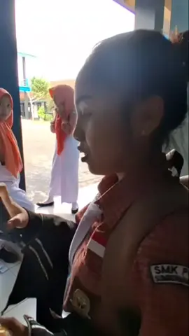 kamu ngapain sih👺👺 #masukberandafyp #memestiktok #foryoupage #meme #sukujawa #pelajar #introgasi 