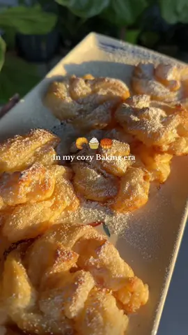 Baking doesn’t always have to be a long process ~ Sometimes all you need is a flakey puff pastry and a spoonful @GOOD GOOD pumpkin butter jam to hit the spot.  #baking #fallbaking #puffpastry #Foodie #bakedgoods 