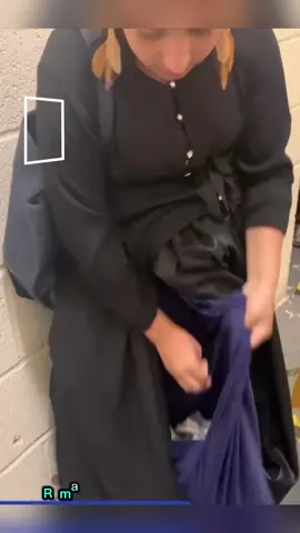 „Scene incredibile într-un magazin H&M din Anglia 😳 Două românce, o fustă și un sac ascuns #prison #UK #rema1071 #news #police 