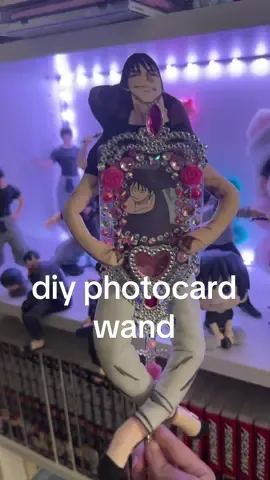 i love making these wands. i didnt come up with this idea!!! i saw things like this on xhs and have been making my own with what i can access in australia so i cant take credit for it. they are so cheap and cute and would make a really nice gift honestly. if youre strapped for cash but still wanna give your kpop/fandom loved ones a christmas/birthday/anything present i think this would be really cool. #craftideas #decotoploader #kpop #cheapcrafts #photocardholder 