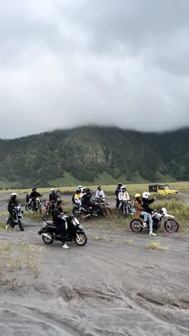 Rombongan serame iki kudu bubar mergo nguber masa depan😭TAK SUMPAHIN SUKSES DUNIA AKHIRAT PANJENGAN SEDOYO🫵🏻🤲🏻😭#surex #surexgank🔥 #supermotoherex #supermoto #crfmerahputih #supermotoindonesiabersatu #fyppppppppppppppppppppppp 