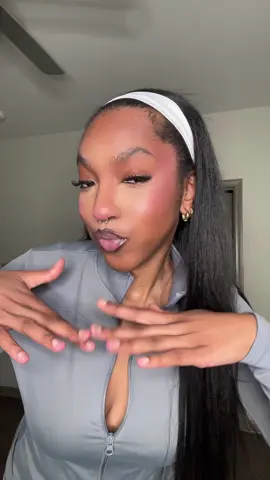 @nadulahairwig @nadula hair V Part Yaki Straight Wig is too 💣🔥  #nadulahair #gluelesswig #gluelesswiginstall #vpartwig #fallfestival  