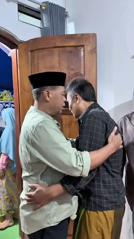 Takziyah ke Desa Sadasari Kecamatan Argapura Kabupaten Majalengka. Saya atasnama pribadi dan juga sebagai Bupati Majalengka mewakili seluruh jajaran Pemerintah Kabupaten Majalengka turut berduka cita yang sedalam-dalamnya atas meninggalnya Ananda Muhammad Refan Sulastio. Semoga Allah SWT memberikan kesabaran dan ketabahan bagi keluarga yang ditinggalkan.