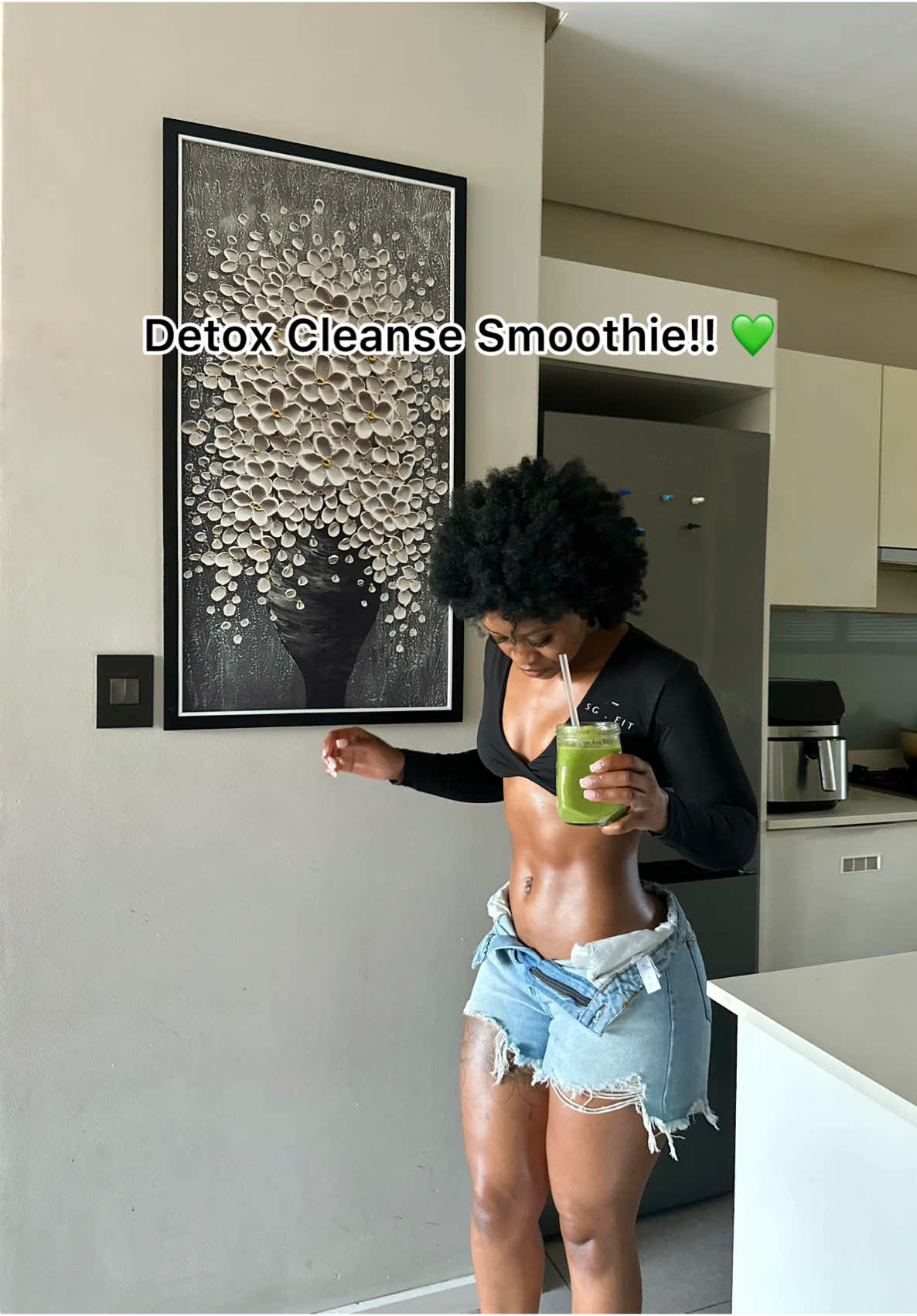 Say bye to bloating with this Detox Cleanse Smoothie!! 💚 The ultimate glow-up in a glass — packed with ingredients that help cleanse, hydrate & energize your body from the inside out ✨ 🥬 Celery – flushes out toxins and reduces bloating 🥒 Cucumber – deeply hydrates and supports glowing skin 🌱 Spinach – loaded with iron and antioxidants for energy 🍌 Banana – adds natural sweetness and boosts energy 🍎 Apple – rich in fiber for digestion and gut health 🌾 Chia seeds – supports healthy digestion and keeps you full longer 💡 Tip: Add a little honey if you prefer it sweeter 🍯 🫗 Optional: Use a strainer for a smoother texture! Sip daily for better energy, less bloating, and that natural SG.FIT glow 🌿 #SGFIT #DetoxCleanse #GlowFromWithin #WellnessJourney #healthylifestyle 