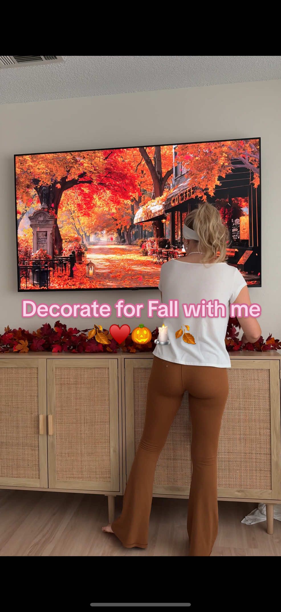 I love decorating for Fall! 🥹🫶🏼 #fall #decorating #falldecor #newhomeowner #decoratewithme 