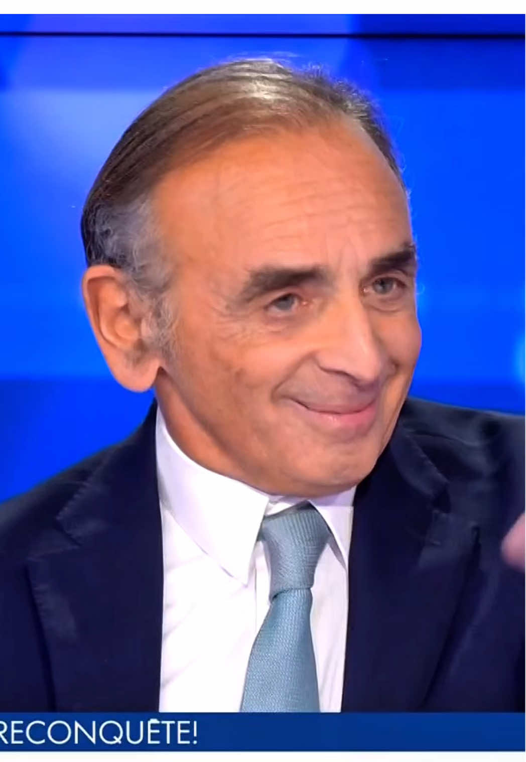 Je sens un frémissement dans la jeunesse française : le pèlerinage de Chartres, Lourdes, les Journées mondiales de la Jeunesse, l'affluence aux messes traditionnelles. Les jeunes reviennent au christianisme par l'identité. Puis l'identité permet la foi. Voilà l'espérance. #ericzemmour #buzz #viralvideos #esperance #hope 