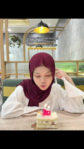 dari bangun sampe mau tidur lg yg diliat bibii 😢 tp dulu gpp bgt asal kalo mama papa pulang dibawain mainan 🤏🏻