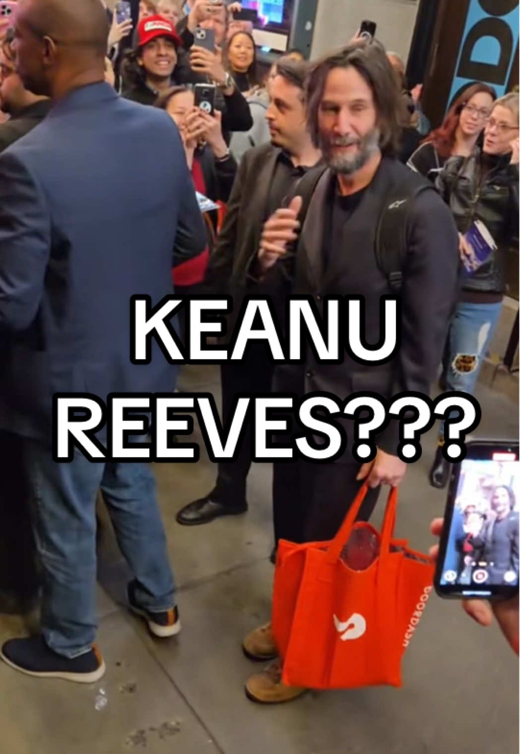 ok this feels like a glitch in the matrix… #keanureeves #doordash #group7  VC: @AMIRMEETSNY 