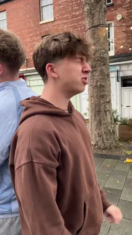 WHAT’S GOING ON?! #beezinthetrap #trend #viral #bovboys 