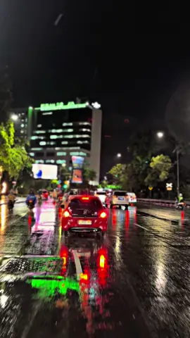 Surabaya after rain💦. #surabaya #vibes #hujan🌧️ #malam 