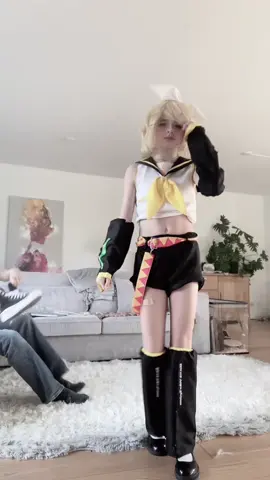 [RIN]      . . . . . @Milo ˎˊ˗ in the background  #voicaloid #rin #fyy #fypp #viralvideo 