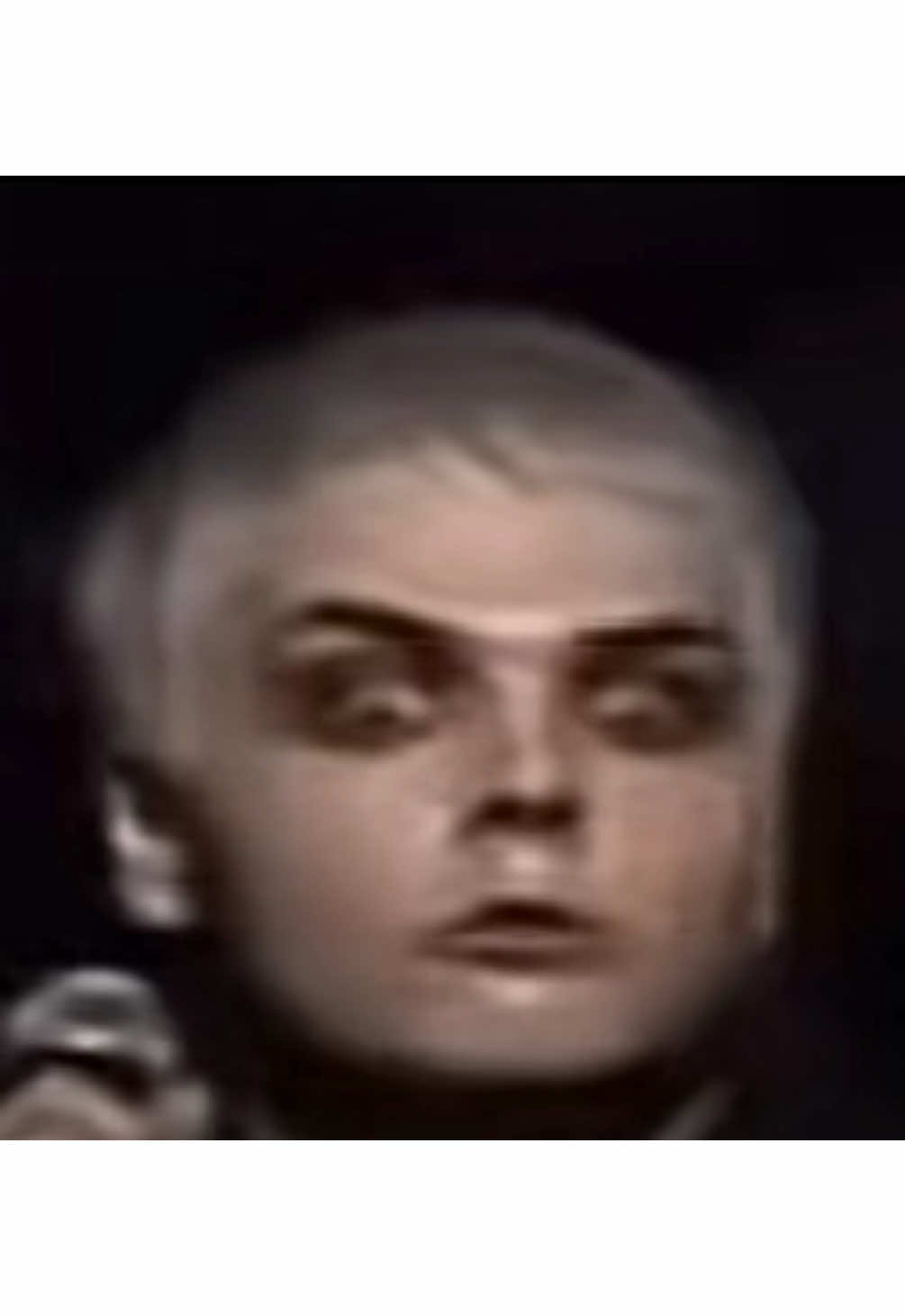 Umm I don’t rlly know how to make a tut for cutting my hair so I just showed me cutting it so hopefully it helps!!