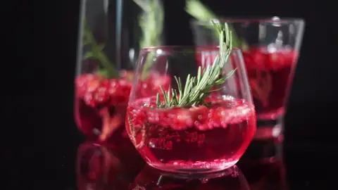 A vida é uma deliciosa receita,   onde cada dia traz um ingrediente novo.   Saborize os momentos, tempere com amor e aproveite a jornada! ❤️✨   Qual o seu sabor favorito hoje?#bebida refrescante