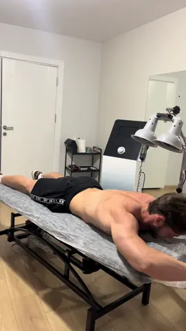 Pretty sure this table wasn’t designed for someone my size #fyp #keşfet #tall #chiropractic 