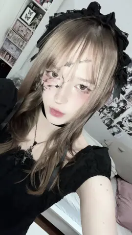 little halloween look i did on the weekend <3 #halloween #halloweenmakeup #halloweencostume #gothic #alternative 