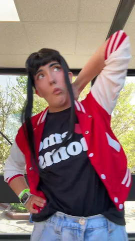 kelly had to put on her one (1) arm band on for this video cuz she alr got out of cosplay | #ivanalienstage #alienstage #alienstagecosplay #ivancosplay #jockivan 