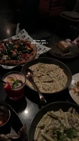 nothing beats a dim light dinner date with your girls alongside the beach! @Melenzane  #dinnerdateideas #muscat #oman #thingstoeatinoman #muscateats 