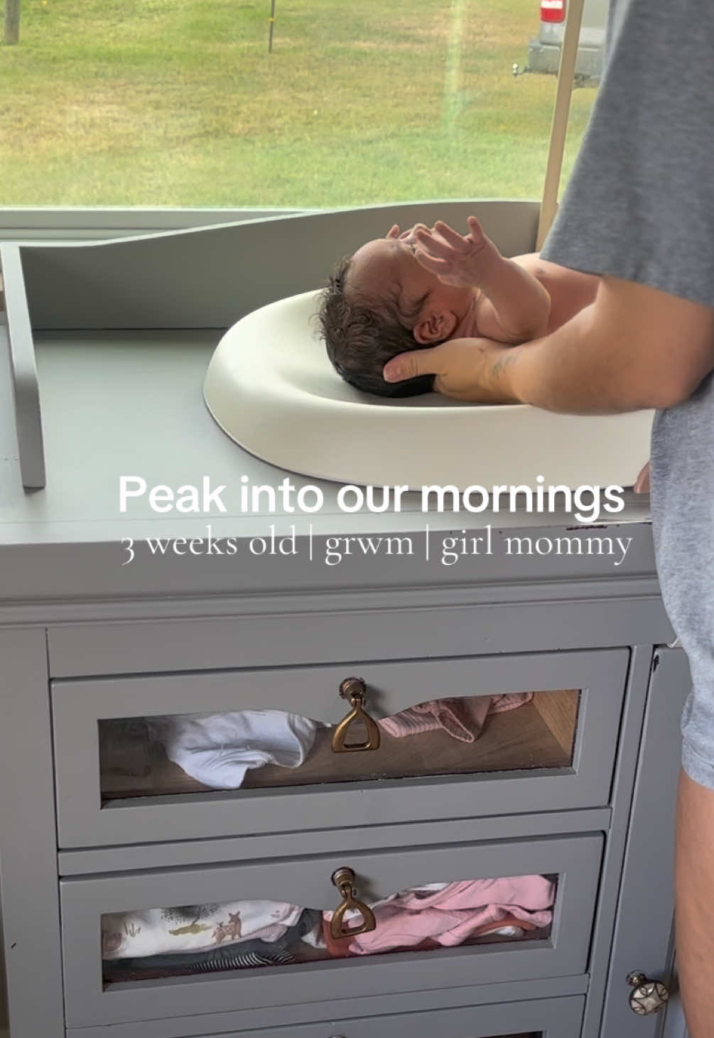 Her little morning routine 🧸 simply cannot handle the little yawns & stretches! Soaking up every second & keeping her skin soft as ever with @Tubby Todd ! 🤎 #tubbytodd #babyskincare #sensitiveskinproducts #babyproducts #babygrwm 