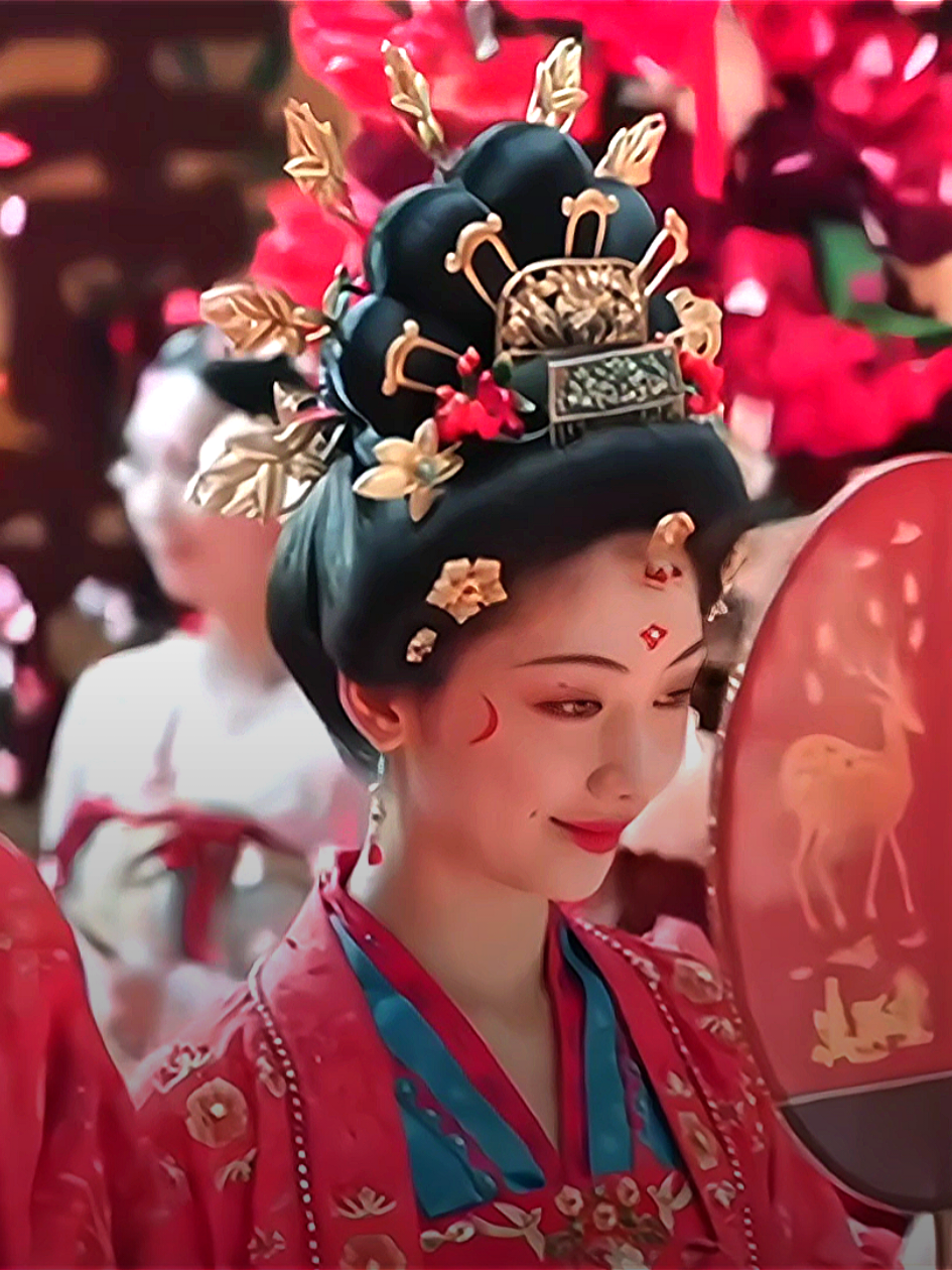 As predicted, she was the woman in the painting… and so they married 💖 #yummyyummyyummy #wangyinglu #liyunrui #cdrama #รักรสโอชาแห่งฉางอัน 