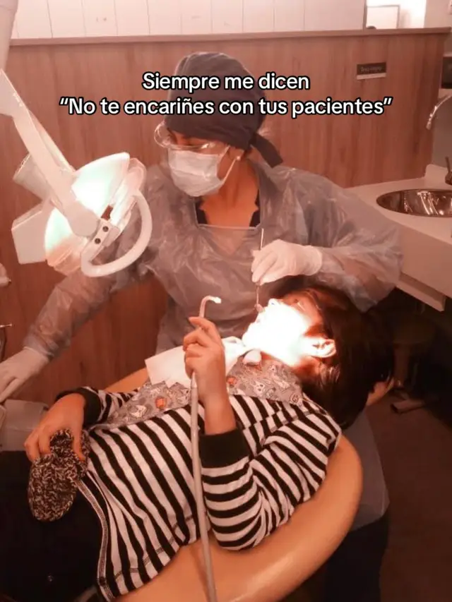 Recuerdo a cada paciente que he atendido, valoro sus historias y la confianza que depositan en mi 🖤 una vez dije que siempre atendería a mis pacientes como si fuesen mi familia y así intento cada día hacerlo  #odontologa #pacientes #chile #dentista #fypシ゚ 