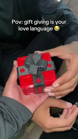 The best gift you can get 😭 #giftideas #gift #prankgift #box 