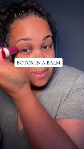 Literally “Tox” in a balm! It lifts and firms your face, helps tighten and hydrate you face, helps even out your skin texture!! LOVE THIS STUFF! #drmelaxin #drmelaxincalciumbalm #koreanskincare #botoxinabottle 