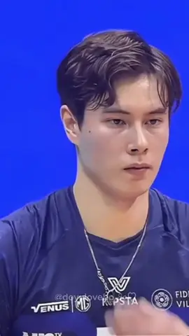 ไม่ได้โกรธน้องเลย แต่ตอนนี้สับสนมาก โอ้ย ทำใจไม่ถูกเลย คิดอยู่แล้วว่าต้องมี เจ้าชู้ขนาดนั้น แต่ไม่อยากรู้ไง ใจจะแหลก หน้าน้องคอยเยียวยาจิตใจ แต่….เศร้า  แล้วรันล่ะ ตอนนี้เป็นไงบ้างนะ ร้องไห้😭😭😭 #髙橋藍 #髙橋藍選手 #Rantakahashi #らんらん #カッコイイ 