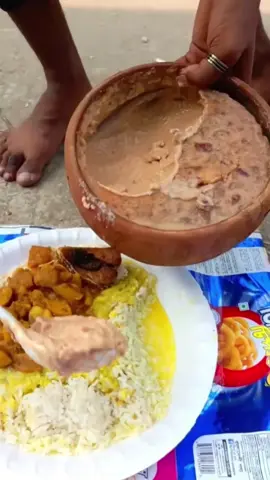 লালনে সাধু ভক্তদের কি কি খেতে দেওয়া হয়।