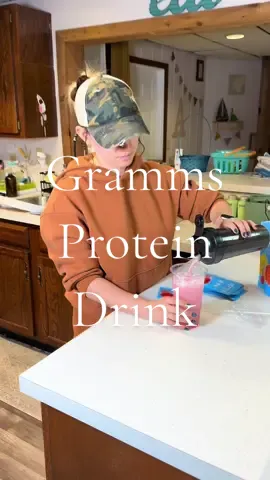 Cut the sugar, gain the protein 💪🏼  @gramms  #protein #proteinsnack #proteindrink #womenwhoworkout #momswhoworkout 