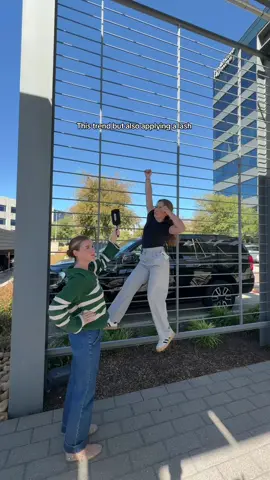 Always applying a lash anywhere, at any time😎 #mauiwowie #trend #lashes 