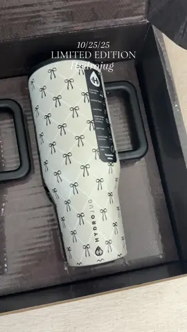 The new October edit Hydrojug prints are limited edition, and they will go fast! 😍 #creatoricons #hydrojug 