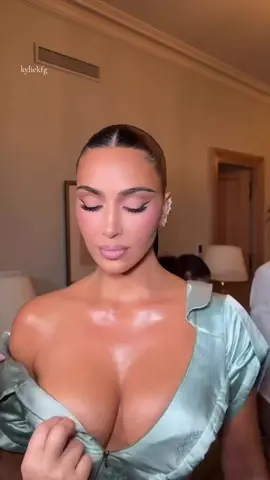 Kim kardashian is ready #kimkardashian #allsfair #Paris 