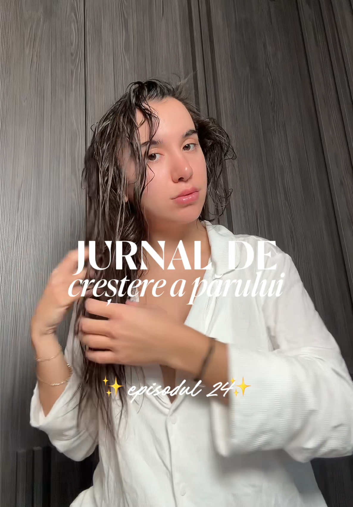 Episodul 24 din Jurnalul de creștere a părului 💆🏻‍♀️✨ Azi testăm o perie pentru părul umed. Am vrut să văd dacă chiar ajută la descurcare fără să rupă firele de păr. 😅 Părerea mea sinceră o aflați în video👀 #jurnaldecrestereaparului #haircare #hairtips #hairbrush 