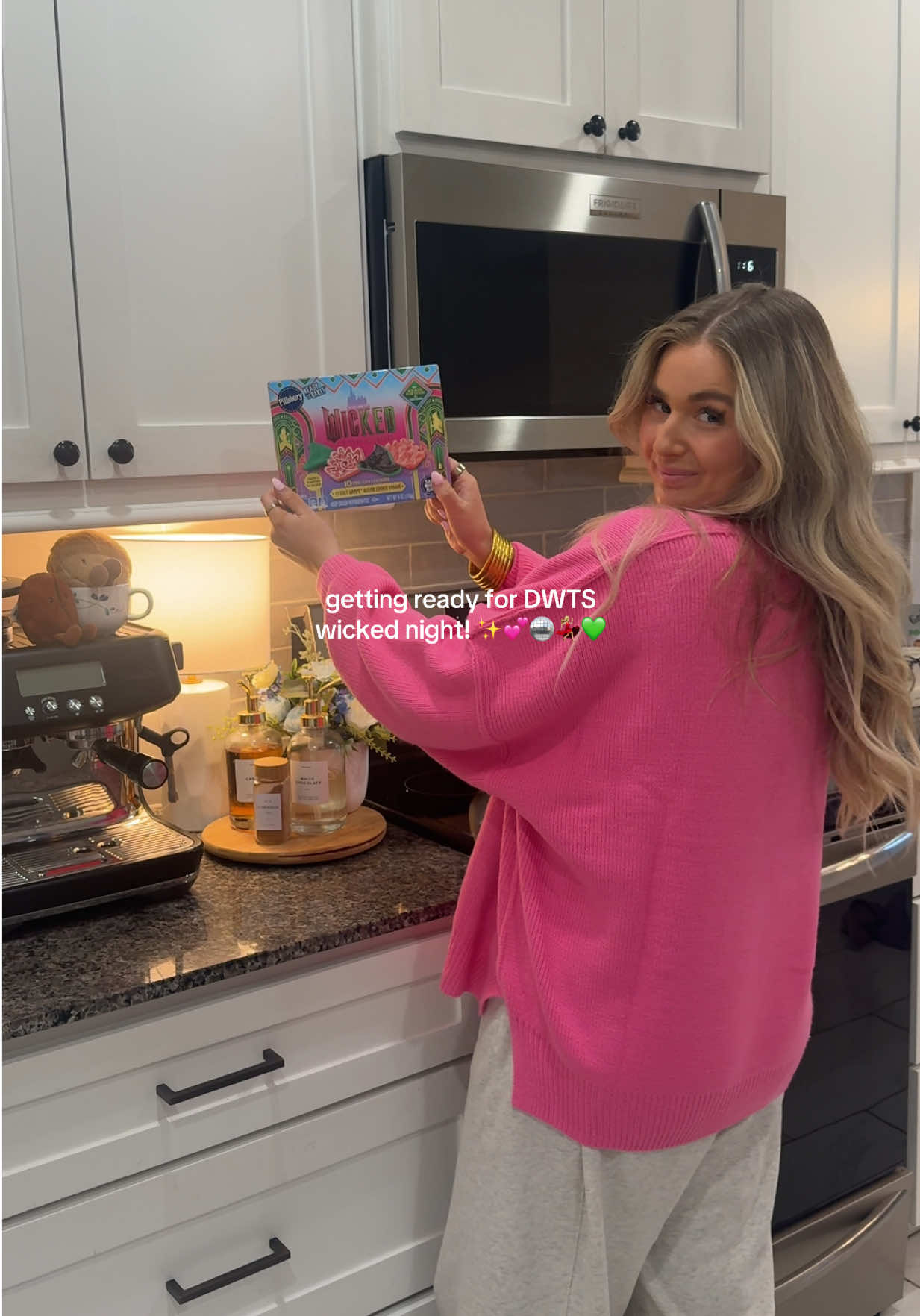 I CAN’T CONTAIN MY EXCITMENT!!! 🪩💕💚🧹💃 @Dancing with the Stars #DWTS #dancingwiththestars #wicked #wickedmovie #fypシ @Pillsbury 