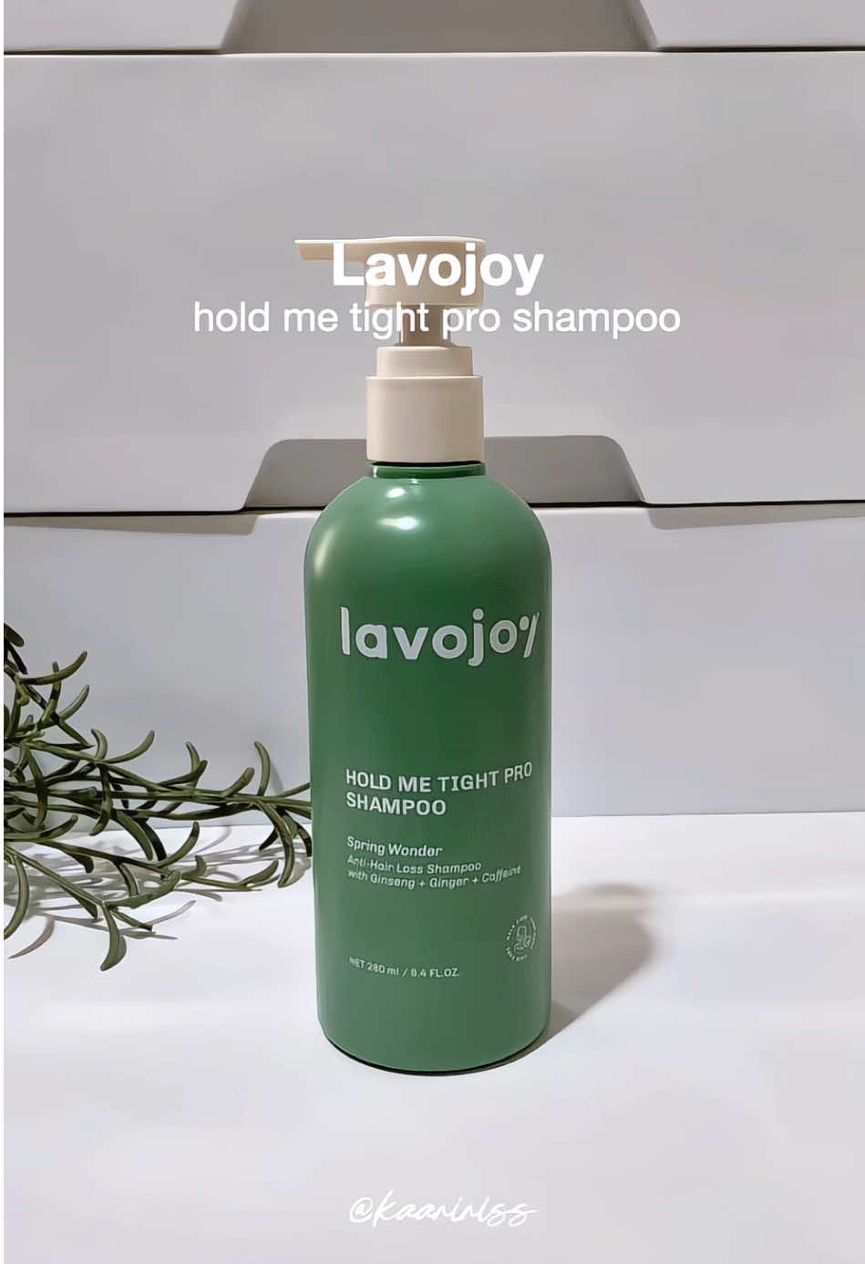 Lavojoy hold me tight pro shampoo 🍃✨ #lavojoy #shampoolavojoy #lavojoyshampoo #holdmetightshampoo #rambutrontok 