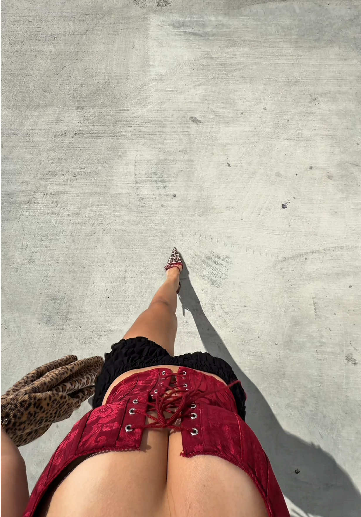 lunes a viernes 😴 todos los “links 🔗” están en mi LTK (lo consigues en mi bio) 🖤 #outfitinspo #viral #explorepage✨ #ootdfashion #OOTD 